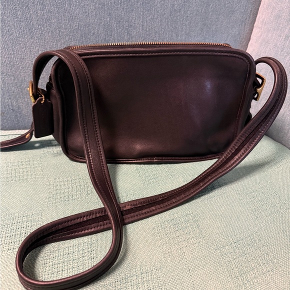 Coach Handbags - Coach vintage black Leather Crossbody Bag